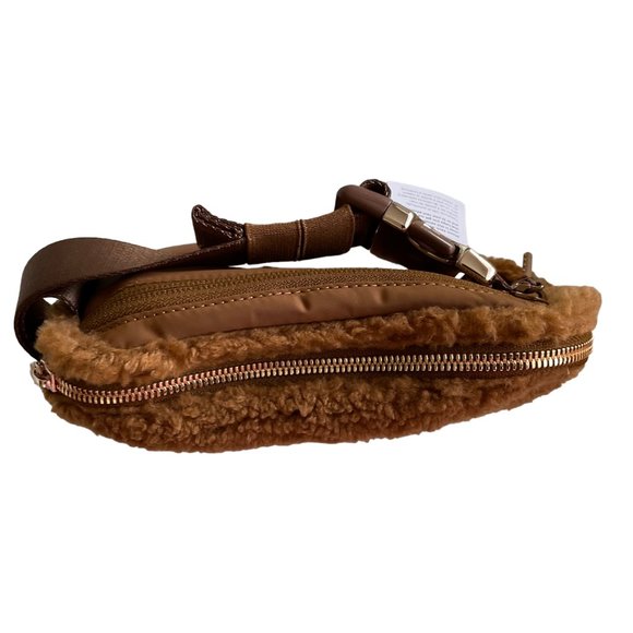 Everywhere Fleece Belt Bag - Picture 4 of 7